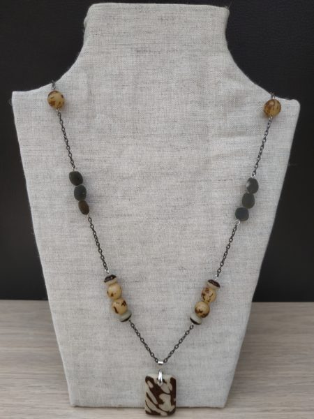 Collier tagua marbré et buri