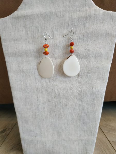Boucles d'oreilles tagua blanches – Image 2