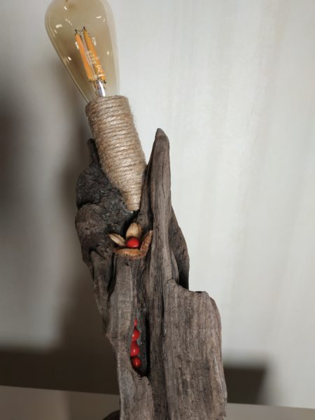 Lampe en bois flotté et graines – Image 2