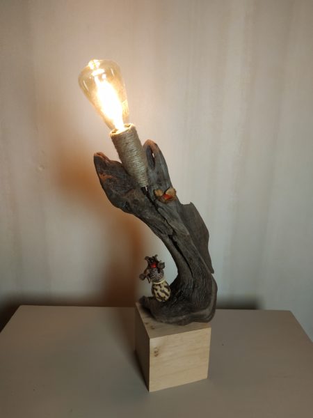 Lampe en bois flotté et graines – Image 6