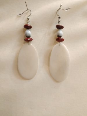 Boucles d'oreilles tagua blanches modèle 2