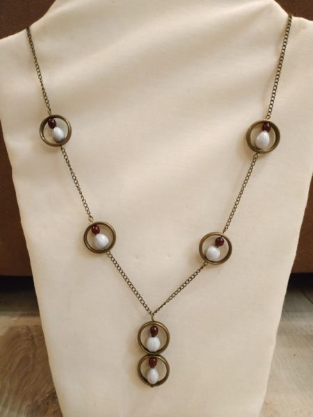 Collier toloman et larme de job