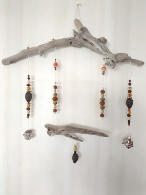Déco murale bois flotté graines et coquillages