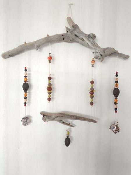 Déco murale bois flotté graines et coquillages