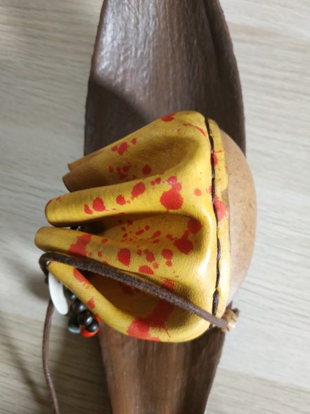 Bourse en cuir calebasse et graines n°1 – Image 2