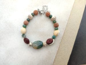 bracelet en pierres et graines de martinique